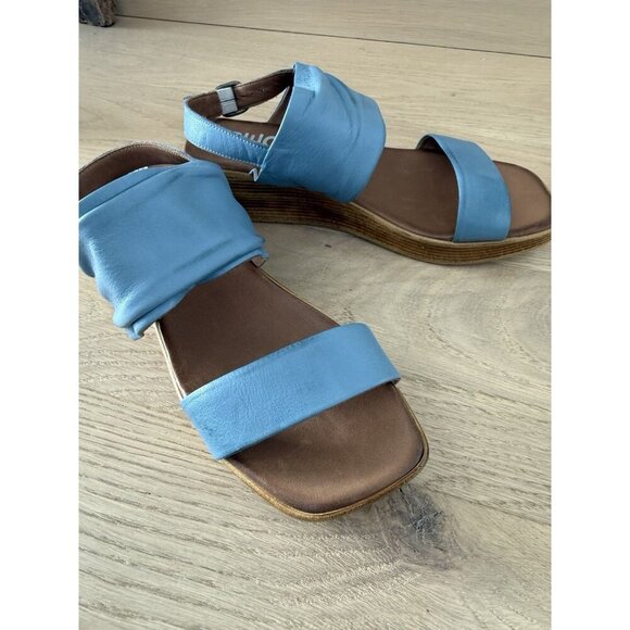 Bueno Maya Women's Sandals Shoes 39 8 8.5 Denim Color Leather Adjustable Wedge - Picture 4 of 6